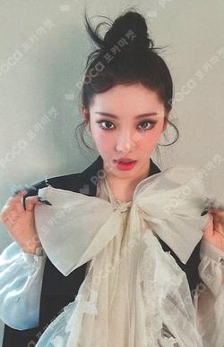 Madame Figaro NINGNING photocard image