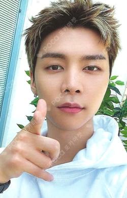 WALK : ON THE BEAT T-SHIRT SET WHITE VER. JOHNNY photocard image