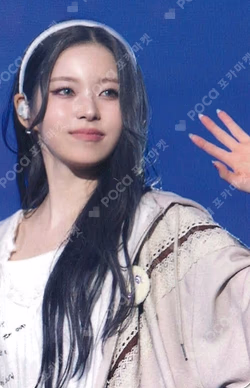 NMIXX 1ST WORLD TOUR [EPISODE 1: ZERO FRONTIER] IN INCHEON PHOTOBOOK APPLEMUSIC