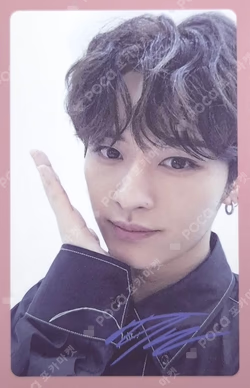 I am YOU LEE KNOW photocard image