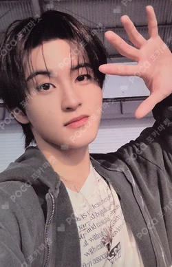2026 NCT DREAM TOUR [THE DREAM SHOW 4 : FUTURE THE DREAM] FINALE ZIP UP HOODIE SET MARK photocard image