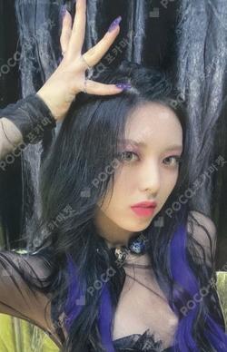 ITZY YUNA photocard image
