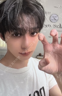 LOVE ME LOSING CONTROL VER. HYUNGWON photocard image