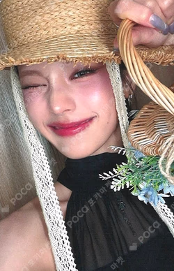 ITZY YEJI photocard image