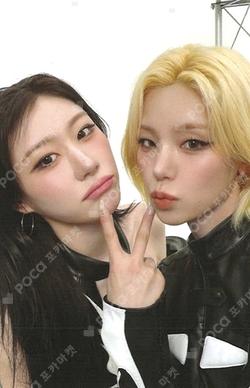 ITZY 3RD WORLD TOUR [TUNNEL VISION] in SEOUL TRADING CARD Unit photocard image