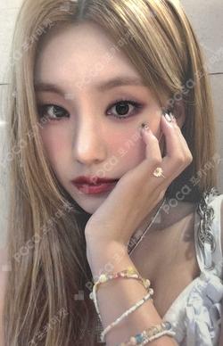 ITZY YEJI photocard image