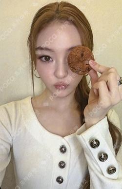 BITE NOW SHOWCASE ELLA photocard image