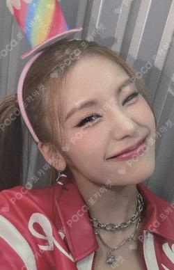 ITZY YEJI photocard image
