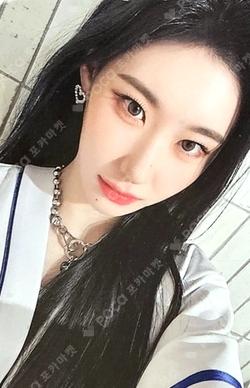 ITZY CHAERYEONG photocard image