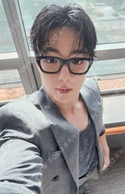 LOVE ME TOWER RECORDS SHOWNU photocard image