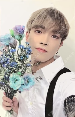 THE WORLD EP.1 : MOVEMENT MAKESTAR HONGJOONG photocard image