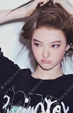 BITE NOW MEOVV ver. ELLA photocard image