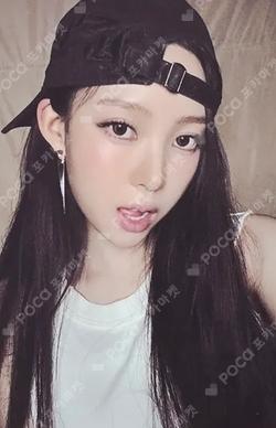 BITE NOW MEOVV ver. NARIN photocard image