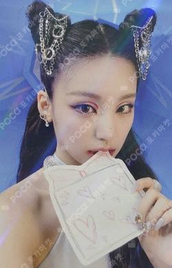 ITZY YEJI photocard image