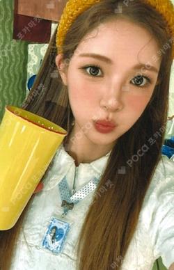 Hearts2Hearts YUHA photocard image