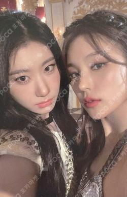 ITZY Unit photocard image