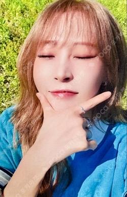 4WARD Over The Rainbow Moon Byul photocard image