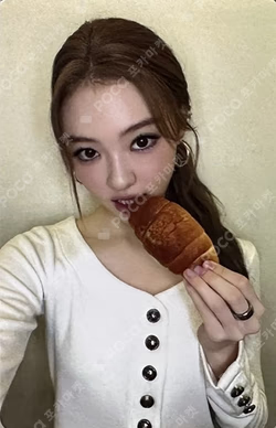 BITE NOW BROADCAST ELLA photocard image