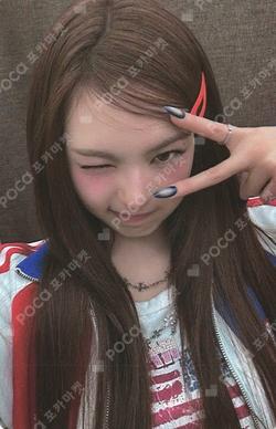 HOT SAUCE SPINNING ACRYLIC STAND CHIQUITA photocard image