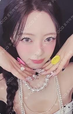 ITZY YUNA photocard image