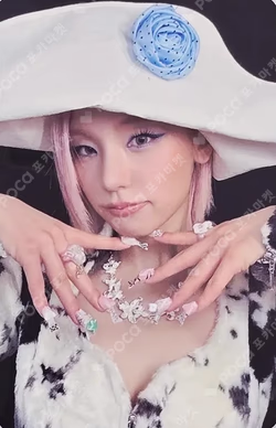 ITZY YEJI photocard image