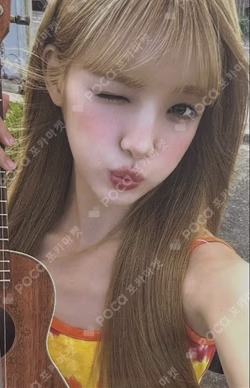 Hearts2Hearts YUHA photocard image