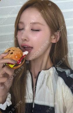 Who is she APPLEMUSIC BELLE photocard image