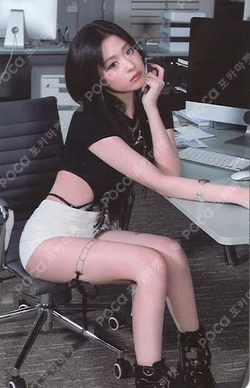 2026-27 BABYMONSTER WORLD TOUR [(CHOOM)] IN SEOUL Weverse Pickup (ALBUM) AHYEON photocard image