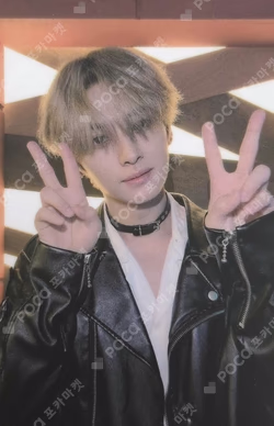 Stray Kids LEE KNOW photocard image