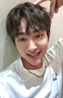Imagen de la photocard de ONEW de SHINee
