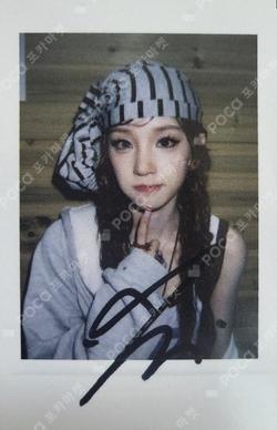 We made Mono Ver./Crow Ver. APPLEMUSIC YUQI photocard image