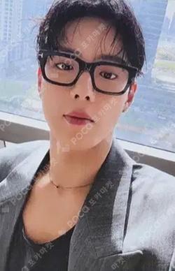 LOVE ME LOVE RING VER. SHOWNU photocard image