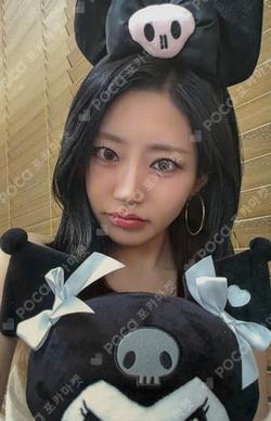 Who is she MUVVE JULIE photocard image