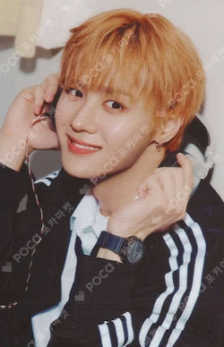 NCT KUN photocard image
