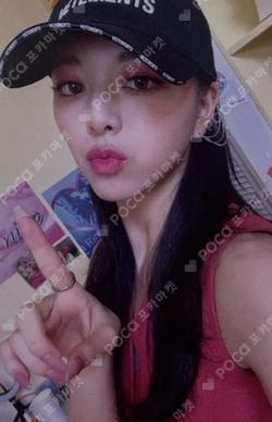 ITZY YUNA photocard image