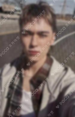 V8 WEVERSE JAPAN VERNON photocard image