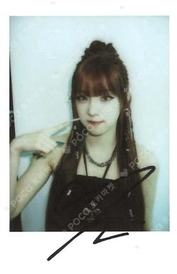 We made Mono Ver./Crow Ver. KTOWN4U LUCKY DRAW YUQI photocard image