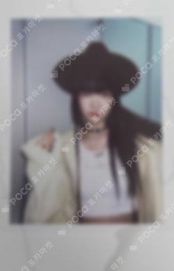 LE SSERAFIM 2023 S/S POP UP PHOTO CARD & TIN CASE SET Ver.2 HONG EUNCHAE photocard image