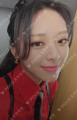 ITZY YUNA photocard image