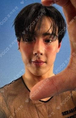 LOVE ME Mubeat SHOWNU photocard image