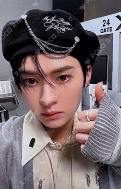 Stray Kids World Tour [RUN IT JAPAN] REWARD LEE KNOW photocard image
