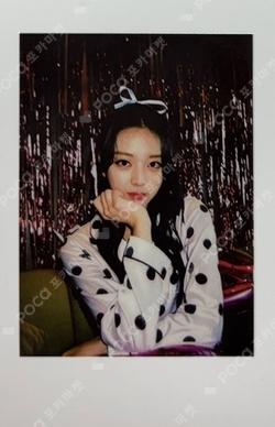 ITZY YUNA photocard image