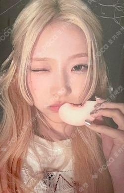 ICONIC HEART UNIVERSAL MUSIC STORE Exclusive Ver. Stella photocard image