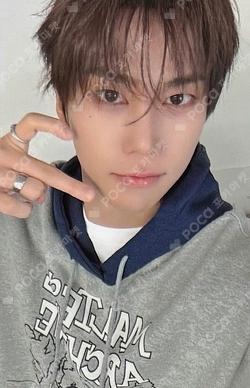2026 SEASON'S GREETINGS [PLAY ON!] EVERLINE JUNSEO photocard image