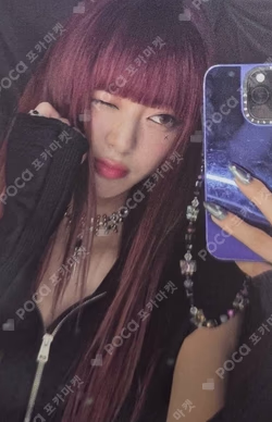 ITZY YUNA photocard image