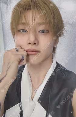 Stray Kids World Tour [RUN IT SEOUL] REWARD I.N photocard image
