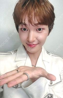 2025-26 ONEW WORLD TOUR [ONEW THE LIVE : PERCENT (%)] VIEWING CODE ONEW photocard image