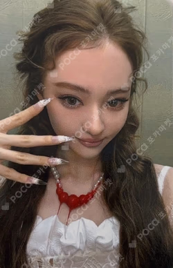 BITE NOW POP-UP COLLECT CASE ELLA photocard image