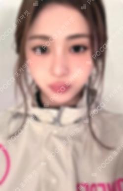 PUREFLOW pt.1 UNIVERSAL LUCKY DRAW HUH YUNJIN photocard image