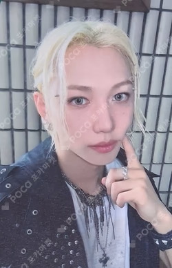 THIS & THAT TOWER RECORDS FELIX photocard image